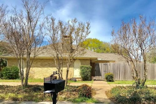3417 Fontaine St, Plano, TX 75075-6216