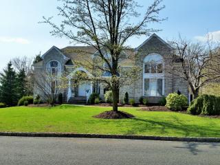 122 Briarwood Dr, Warren NJ  07059-6780 exterior