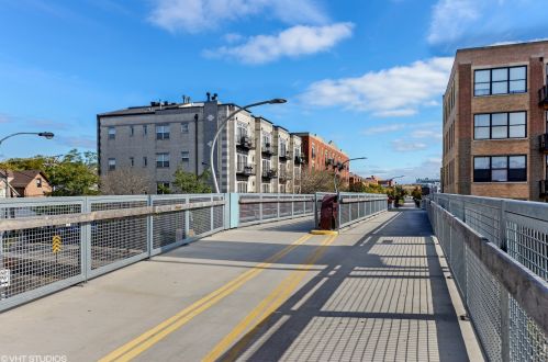 1542 Rockwell St, Chicago IL  60622-1647 exterior