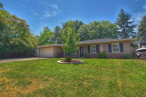 1516 Whitman Ave, Medford, OR 97501-4069
