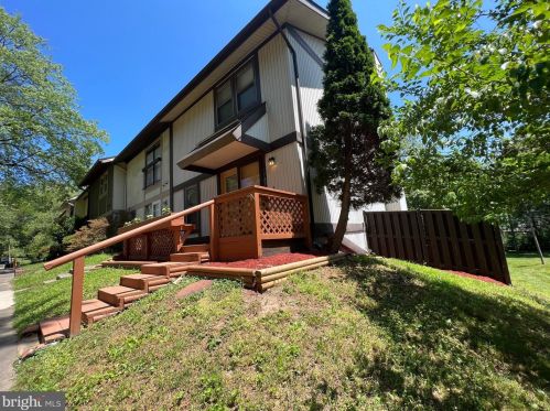 9725 Ashbourn Dr, Springfield VA  22015-1852 exterior