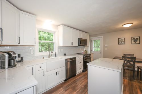 13 Susan Dr, Derry, NH 03038-2761