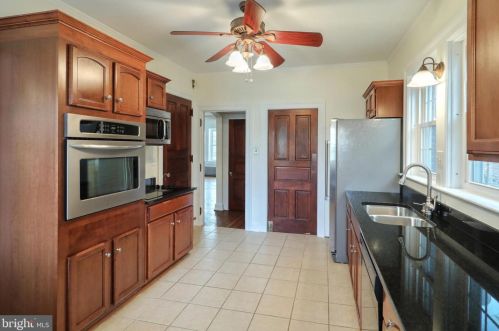 437 Carlisle St, Hanover PA 17331-2188 exterior