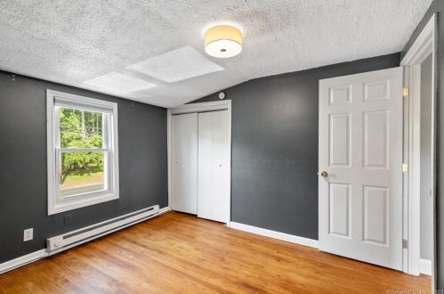 160 River Rd, Huntington CT  06484-4444 exterior