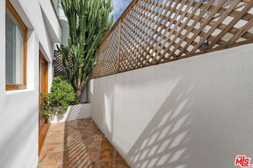 1035 17th St, Santa Monica CA  90403-4358 exterior