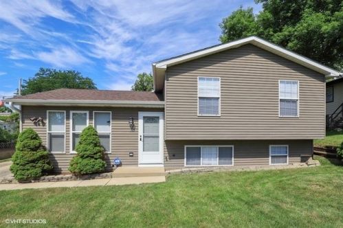 28 Washington Ter, Waukegan, IL 60085-4506
