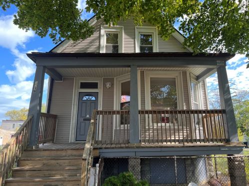 7039 Justine St, Chicago, IL 60636-3922