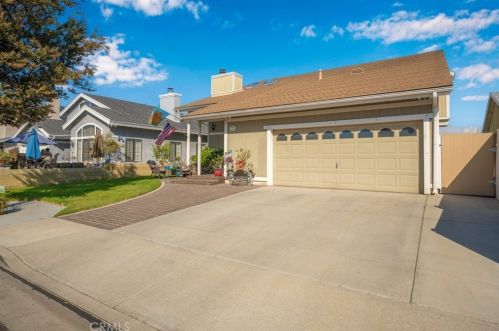 10726 Lynn Cir, Cypress, CA 90630-4932