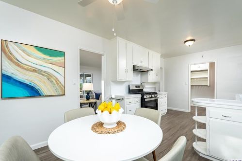 5124 Ln Crescenta Ave, Glendale CA 91214-2117 exterior