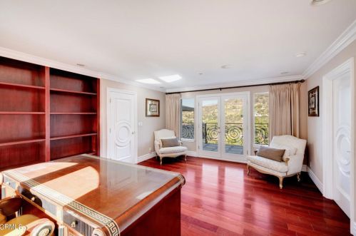 1958 Calafia St, Glendale CA  91208-2306 exterior