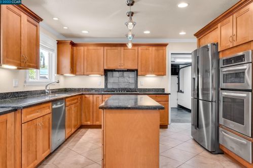 3908 Elkwood Ct, Concord, CA 94519-1120