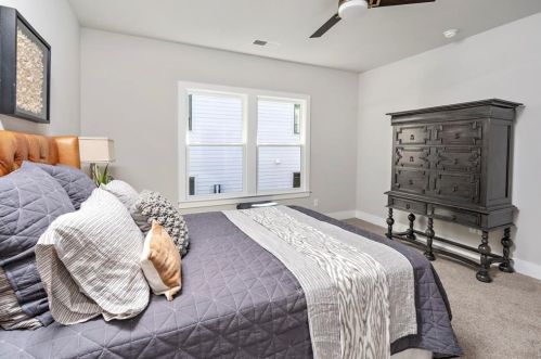 4035 Haverhill Dr, Atlanta GA  30342-3881 exterior