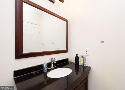 8010 Revenna Ln, Springfield VA  22153-2935 exterior