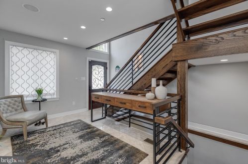 1813 Lombard St, Philadelphia, PA 19146-1409