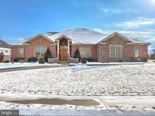 2747 Farnham Ln, York, PA 17408-9069