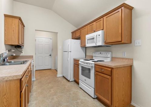 2431 Arbor Ct, Irving TX  75060-6568 exterior