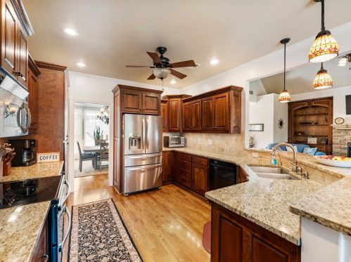 815 Spring View Ct, Porterdale, GA 30014-4600