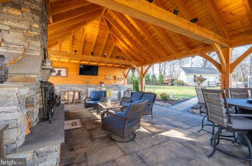 874 Pheasant Hill Rd, Summit Point WV  25446-3634 exterior