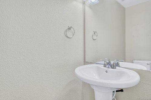 20424 Hampden Pl, Aurora CO 80013-6610 exterior