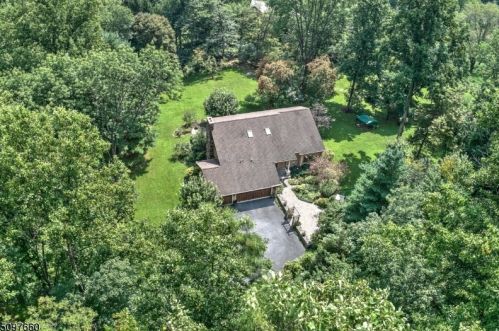 15 Cold Springs Rd, Califon, NJ 07830-3011