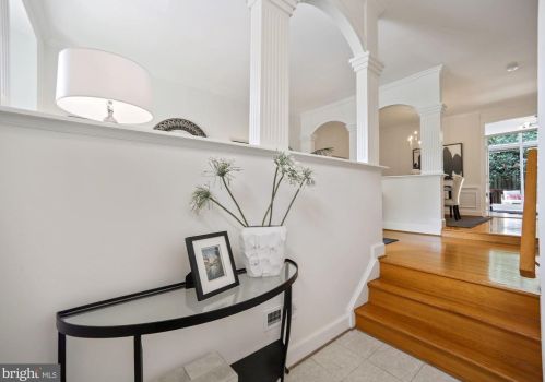 6024 Kelsey Ct, Falls Church, VA 22044-2944