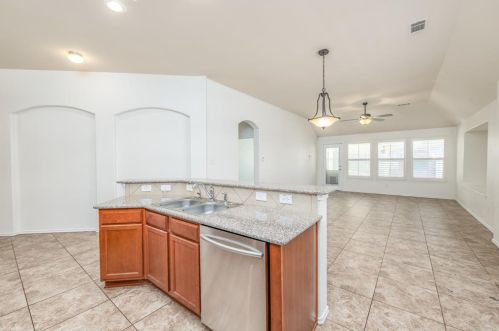 2712 Merry Vw Ln, Fort Worth TX  76120-5655 exterior