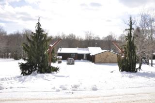 218 Pioneer Rd, Franklin, PA 16323-3850