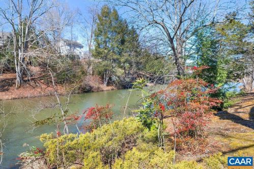 244 Blackthorn Ln, Charlottesville, VA 22902-7252