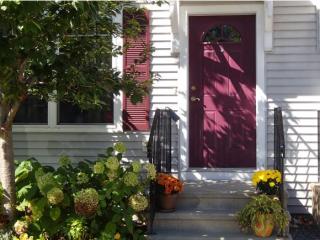 110 Karatzas Ave, Manchester, NH 03104-6652