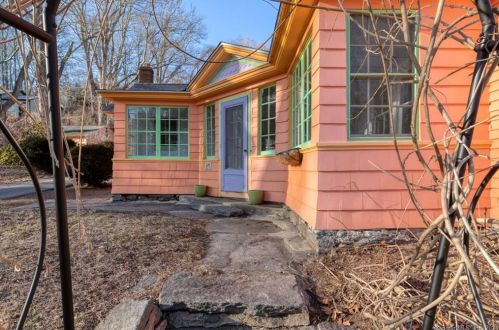 25 Liberty St, Chester, CT 06412-1116