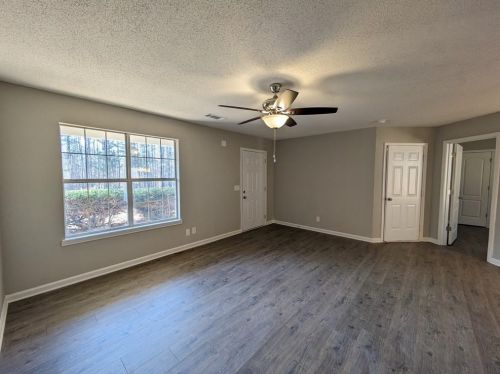 116 Hunters Lake Dr, Villa Rica, GA 30180-7376