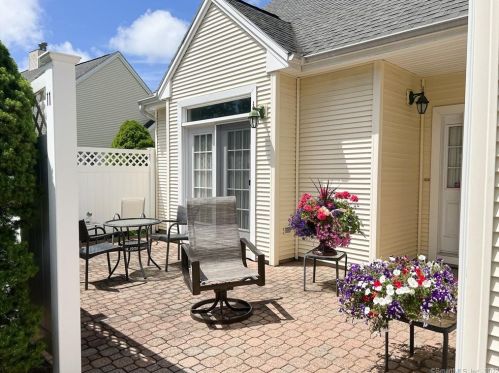 11 Southwick Ct, Milford, CT 06461-1966
