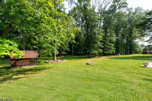 24 Normandy Dr, Parsippany NJ  07054-4070 exterior