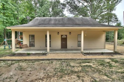 775 Flag Lake Rd, Senatobia, MS 38665-3437