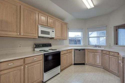 1724 Alpine Dr, Carrollton TX 75007-3740 exterior