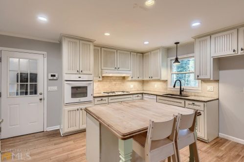 4420 Lake Breeze Dr, Stone Mountain, GA 30083-5036