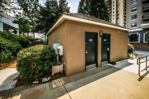 795 Hammond Dr, Atlanta GA  30328-5517 exterior