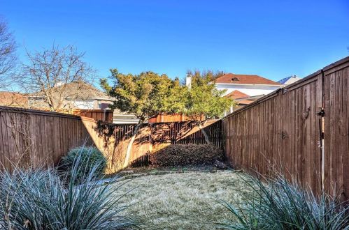 1336 Riley Dr, Carrollton TX 75007-1140 exterior