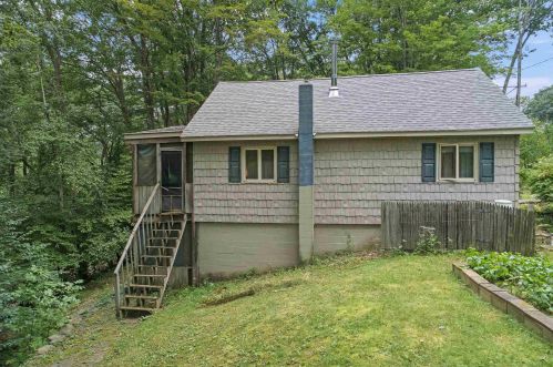 17 Hemlock St, Hillsboro, NH 03244-5027