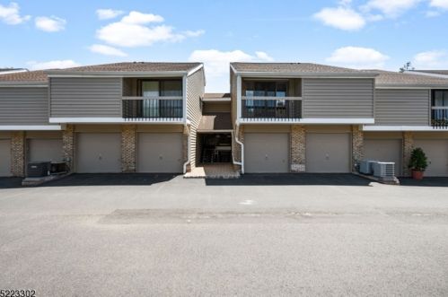 13 Slope, Clinton, NJ 08809-1134