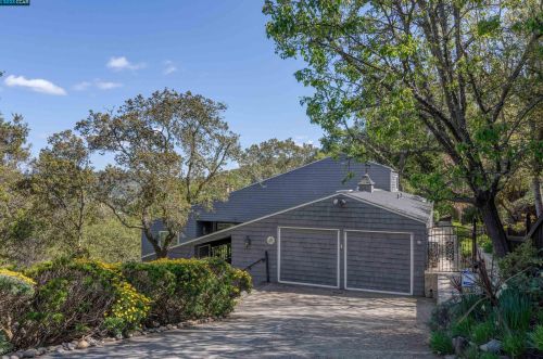 210 Tappan Ln, Orinda, CA 94563-1017
