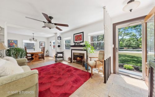 2018 Central Rd, Glenview, IL 60025-4232