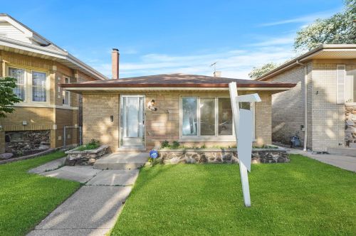 3617 Euclid Ave, Forest View, IL 60402-3864