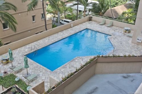 2121 Ala Wai Blvd, Honolulu HI  96815-2268 exterior