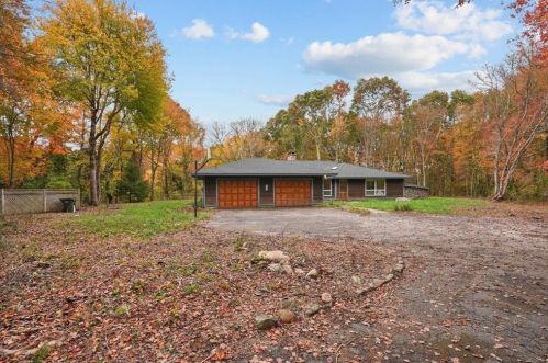 15 Hunters Harbor Rd, Charlestown, RI 02813-1811