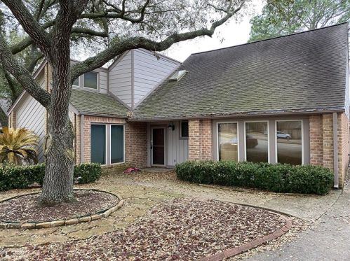 2432 Cork Cir, Pearland, TX 77581-5104