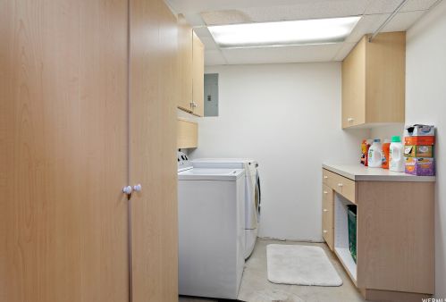 1960 Camelot, Taylorsville UT 84084-3206 exterior