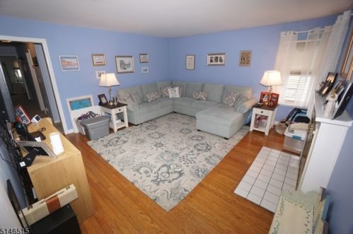 570 Woodbridge Ave, Avenel, NJ 07001-1350