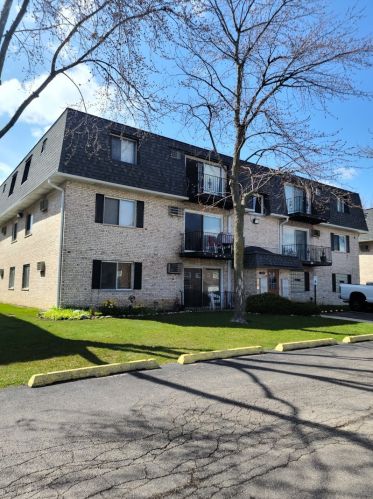 1313 Baldwin Ct, Palatine, IL 60074-9340