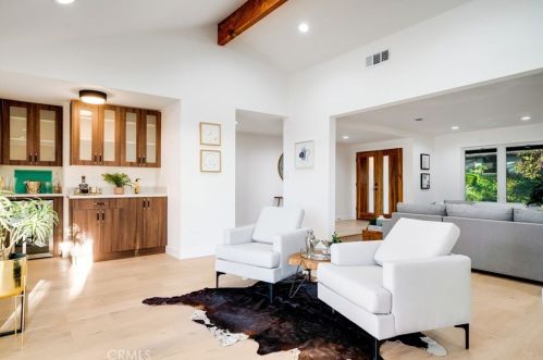 3811 Karen Lynn Dr, Glendale CA  91206-1219 exterior